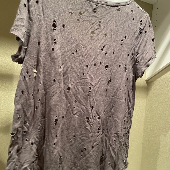 Mossimo T-shirt - Picture 3 of 3